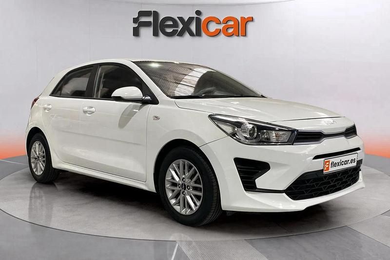 Blanco Usado 2021 Kia Rio 2 Berlina | 12.490 € (Precio justo) - Imagen 1/4