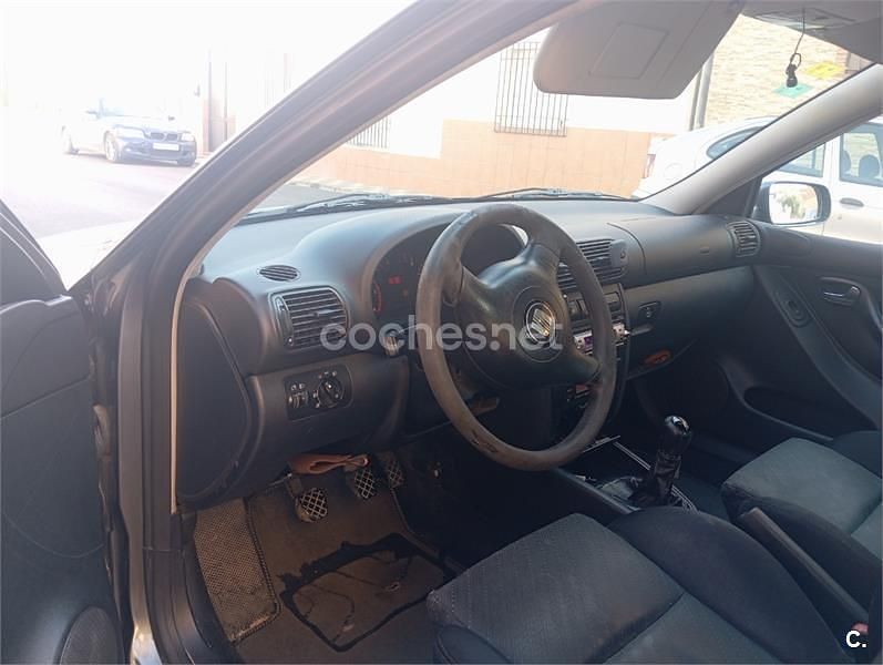 Usado Seat Toledo Sport 110 CV (80 kW) 2002 Gris / plata Berlina