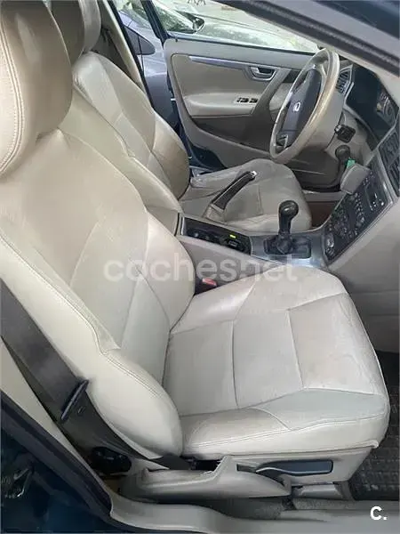 Usado Volvo V70 Momentum 163 CV (119 kW) 2005 Azul Familiar