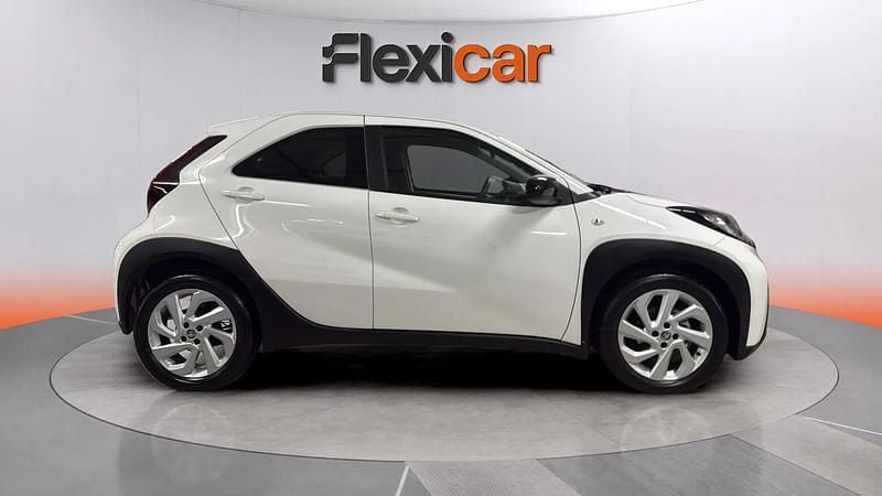 Usado Toyota Aygo X Play 72 CV (52 kW) 2023 Blanco SUV