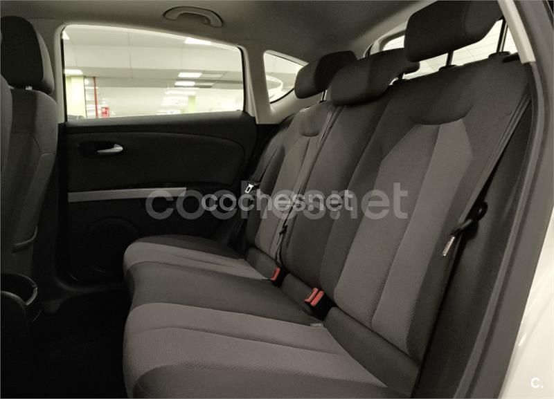Usado Seat Leon Style 105 CV (77 kW) 2010 Blanco Utilitario