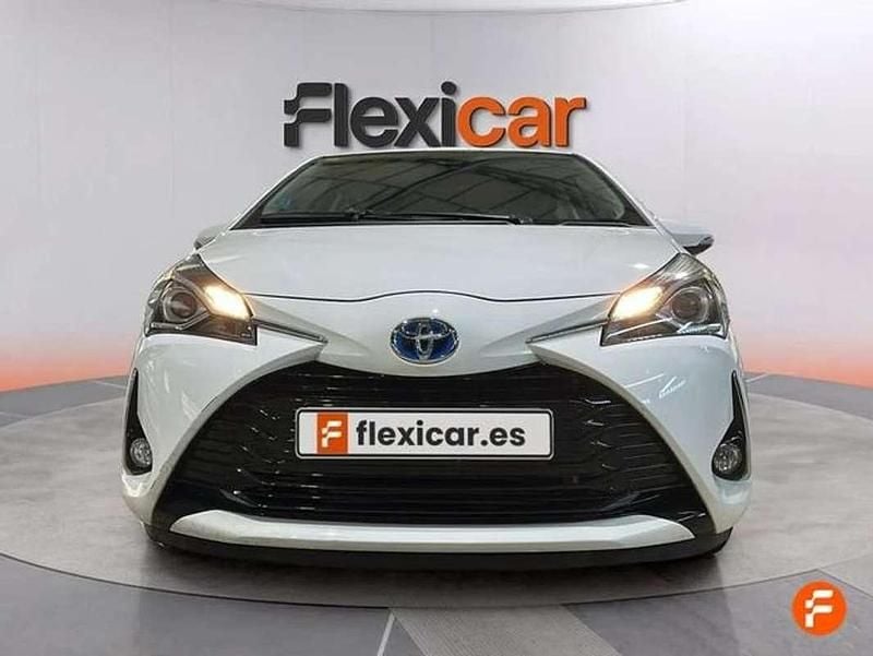 Usado Toyota Yaris Hybrid Active 100 CV (73 kW) 2020 Blanco Utilitario