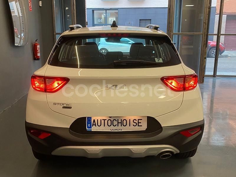 Usado Kia Stonic 100 CV (73 kW) 2024 Blanco SUV