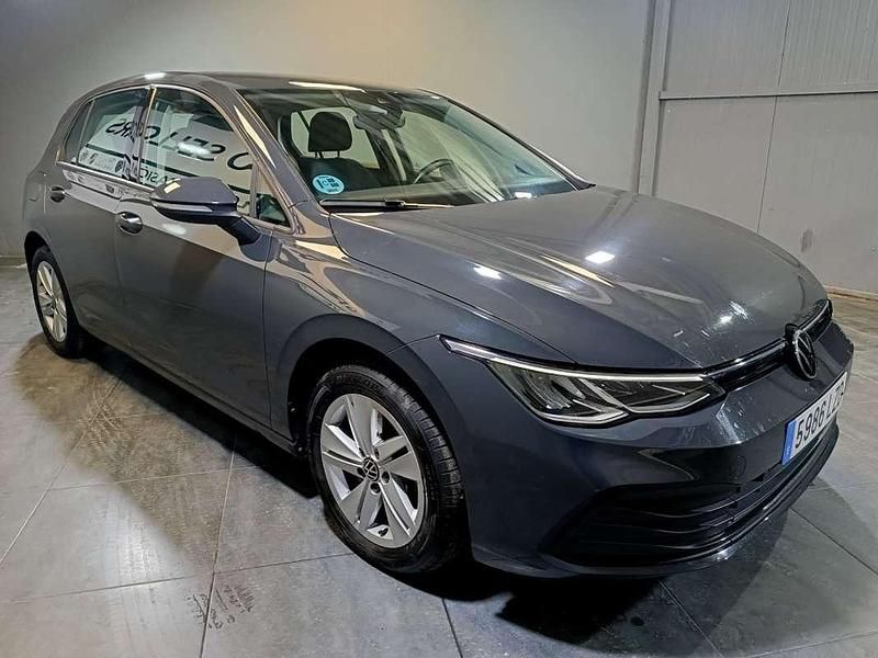 Usado VW Golf VIII Life 116 CV (85 kW) 2022 Gris Utilitario