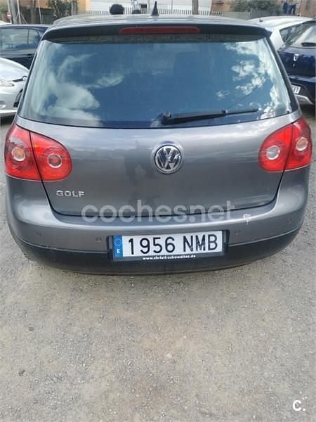 Usado VW Golf V Highline 140 CV (102 kW) 2007 Gris / plata Berlina