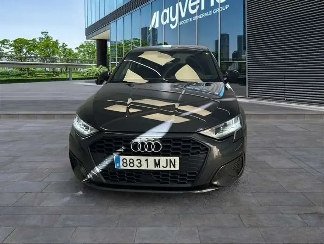 Usado Audi A3 Sportback S-Line 110 CV (80 kW) 2023 Plateado Utilitario