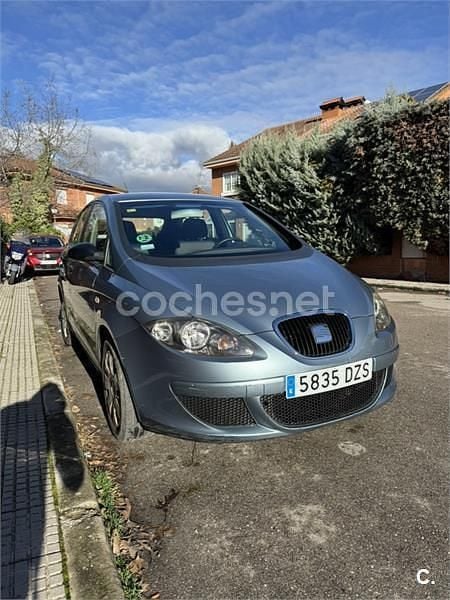 Usado Seat Altea Reference 102 CV (75 kW) 2006 Gris / plata Monovolumen