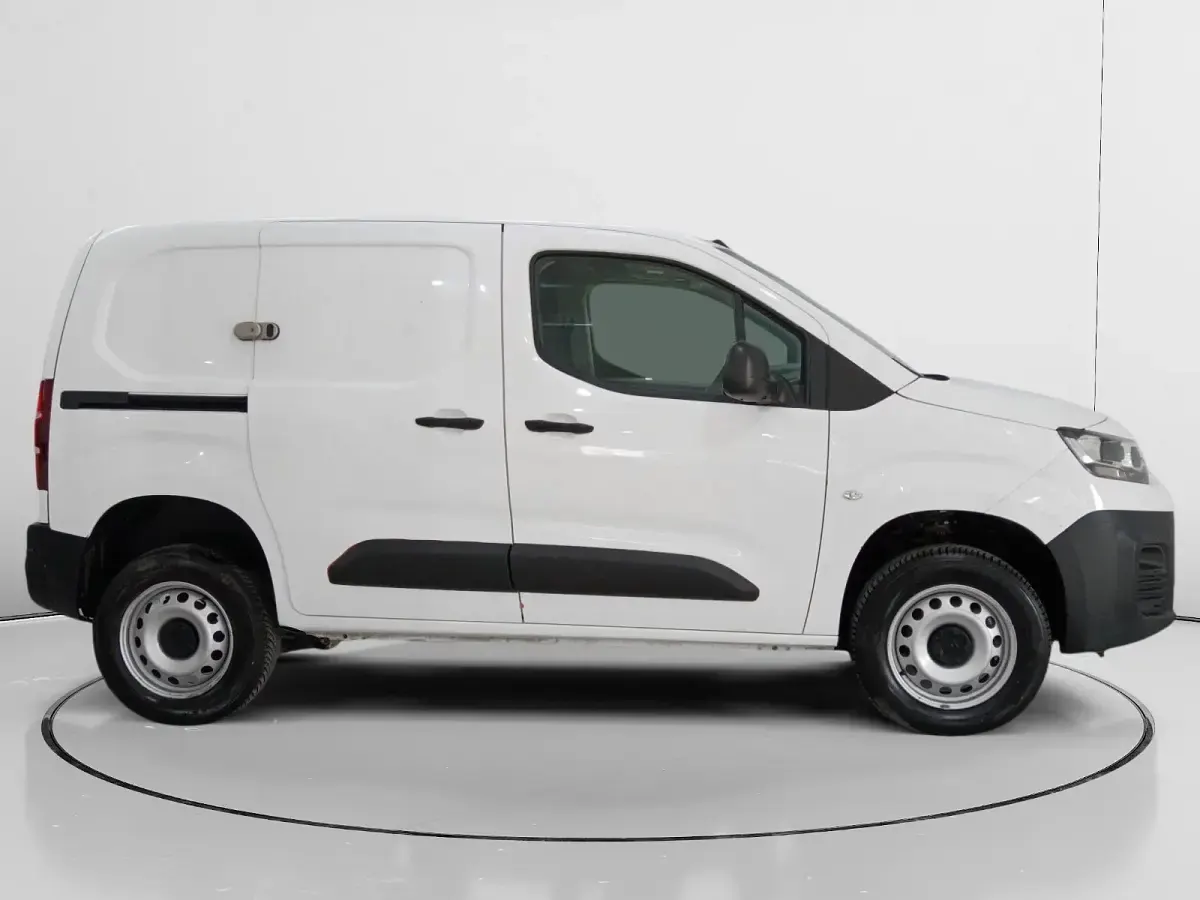 Usado Citroën Berlingo 131 CV (96 kW) 2022 Blanco Monovolumen