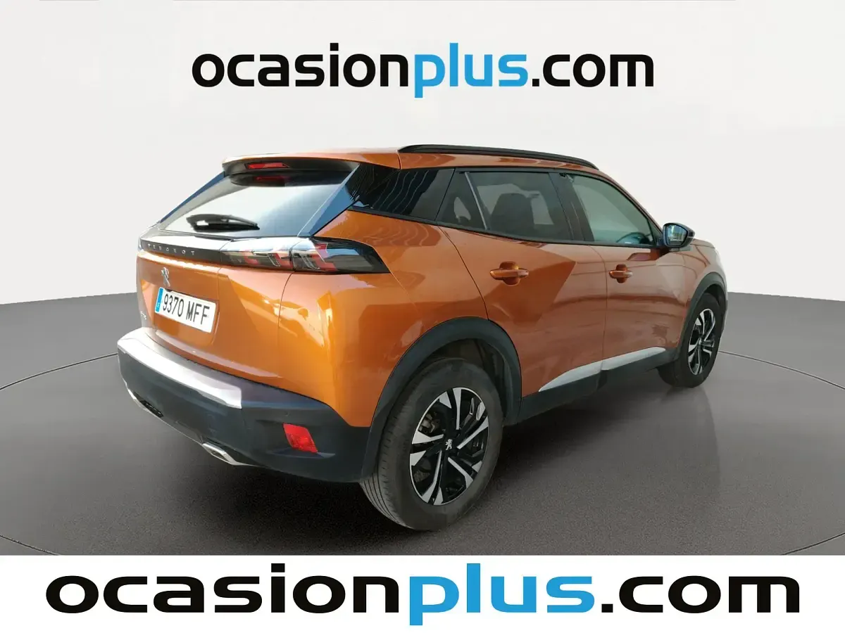 Usado Peugeot 2008 Allure 130 CV (95 kW) 2023 Naranja SUV