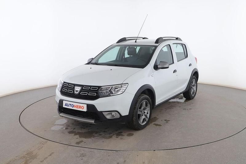 Usado Dacia Sandero Comfort 90 CV (66 kW) 2019 Blanco Utilitario