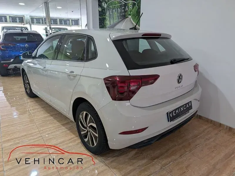 Usado VW Polo Life 95 CV (69 kW) 2024 Gris / plata Utilitario