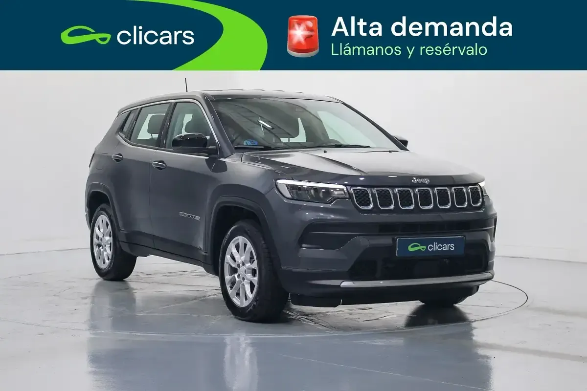 Usado Jeep Compass Altitude 130 CV (95 kW) 2025 Gris / plata SUV