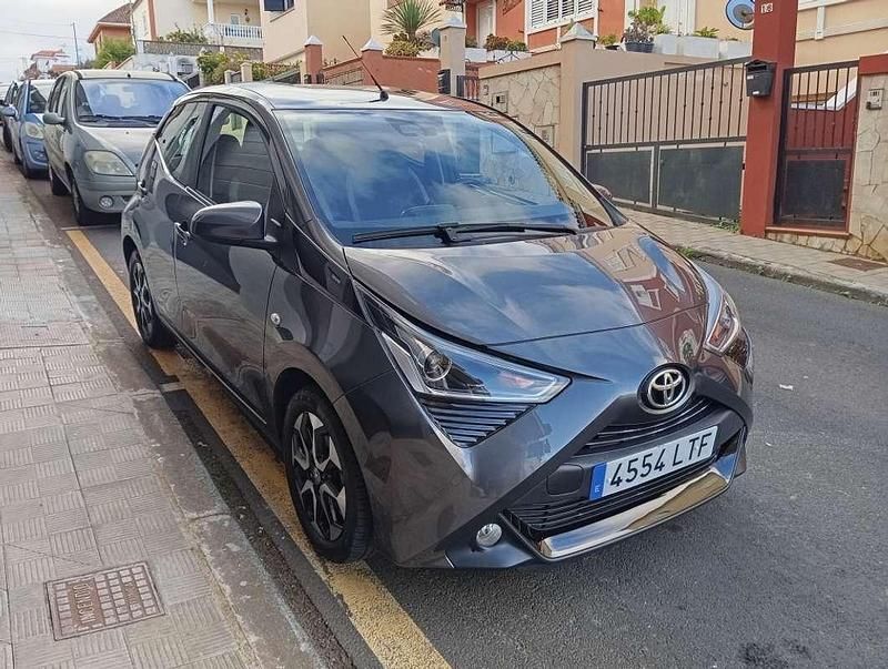 Usado Toyota Aygo X-cite 72 CV (52 kW) 2021 Gris Utilitario