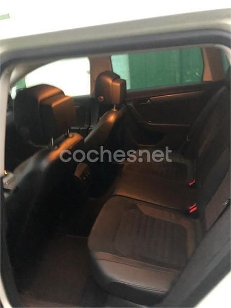 Usado VW Passat Edition 140 CV (102 kW) 2012 Blanco Familiar