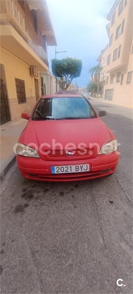 Rojo Usado 2002 Opel Astra Edition Berlina | 2800 € (Un poco caro) - Imagen 1/4