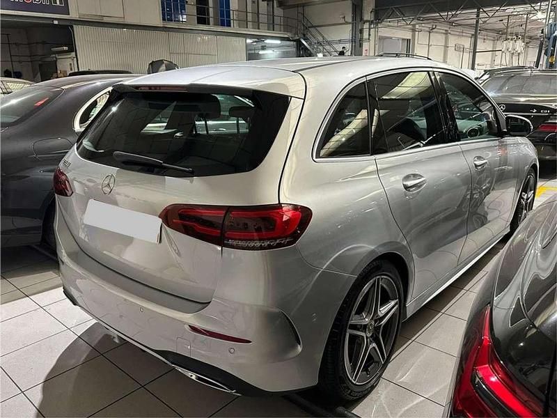 Usado Mercedes B200 163 CV (119 kW) 2019 Gris Monovolumen