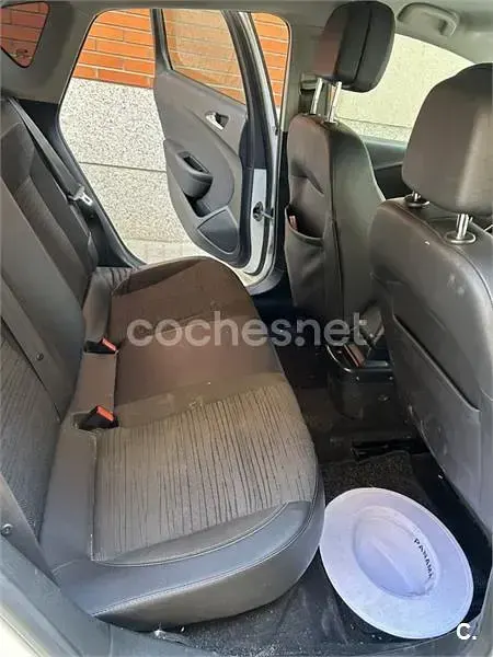 Usado Opel Astra Selective 110 CV (80 kW) 2015 Blanco Berlina
