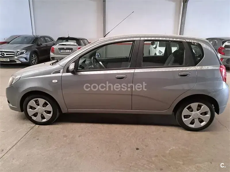 Usado Chevrolet Aveo LS 101 CV (74 kW) 2010 Gris / plata Berlina