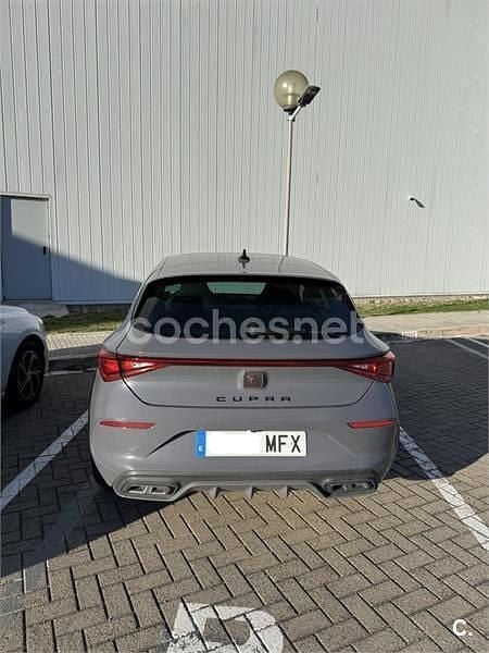 Usado Cupra Leon 150 CV (110 kW) 2023 Gris / plata Berlina