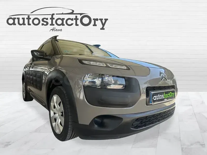 Usado Citroën C4 Feel 82 CV (60 kW) 2015 Marrón Berlina