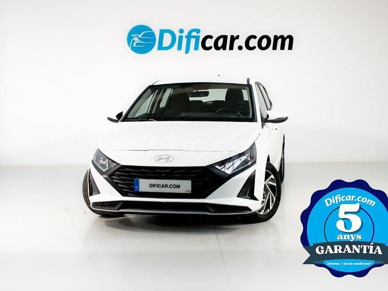 Blanco Usado 2024 Hyundai i20 Berlina | 17.490 € (Un poco caro) - Imagen 1/4