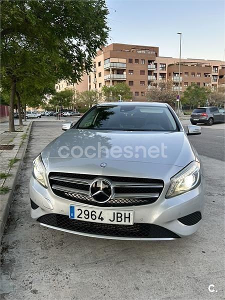 Usado Mercedes A180 Style 109 HP (80 kW) 2014 Cinzento Sedan