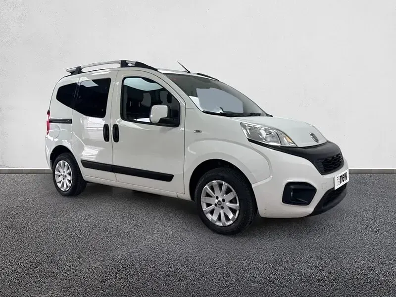 Usado Fiat Qubo Lounge 77 CV (56 kW) 2019 Blanco Monovolumen