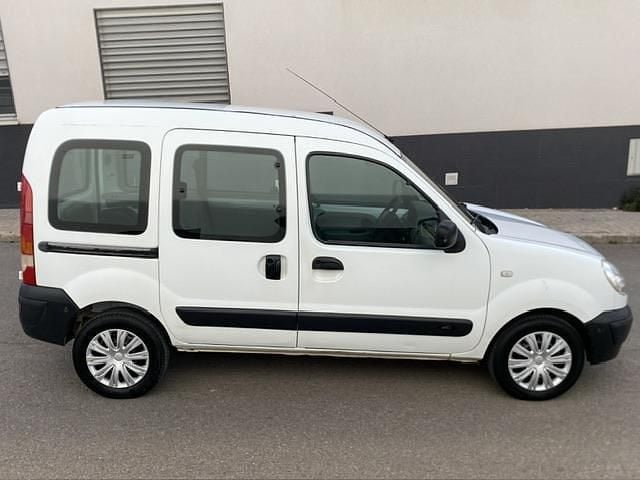 Usado Renault Kangoo 65 CV (47 kW) 2006 Blanco Monovolumen