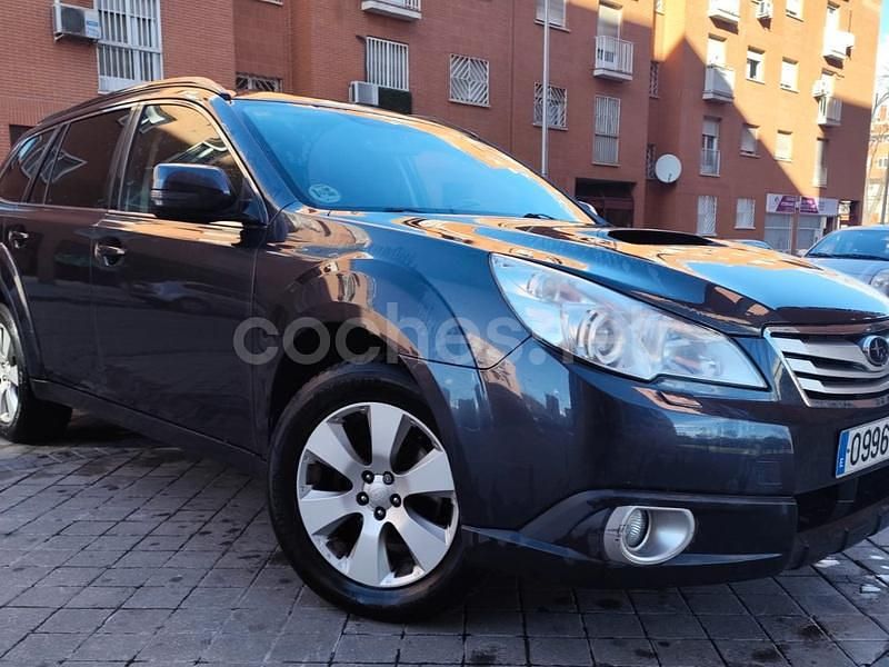 Gris / plata Usado 2011 Subaru Legacy Familiar | 4200 € - Imagen 1/4