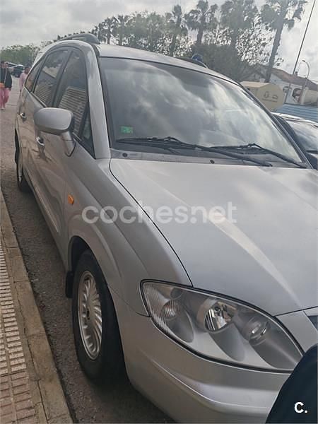 Gris / plata Usado 2005 Ssangyong (KGM) Rodius Monovolumen | 3700 € (Precio justo) - Imagen 1/4