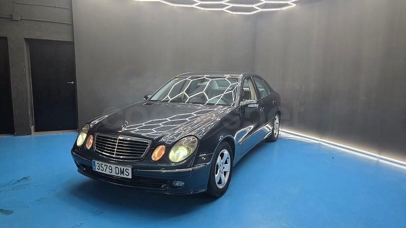 Usado Mercedes E280 Avantgarde 190 CV (139 kW) 2005 Azul Berlina