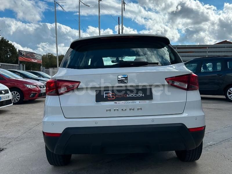 Usado Seat Arona Ecomotive 110 CV (80 kW) 2021 Blanco SUV