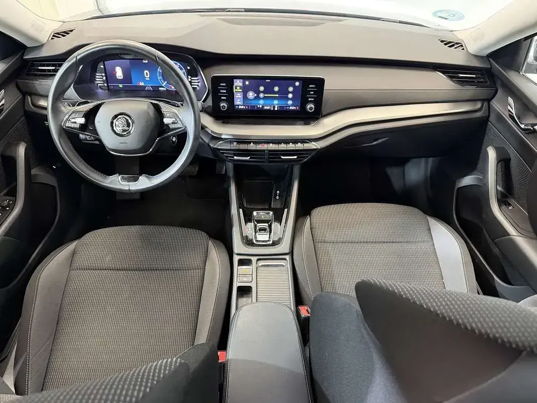 Usado Skoda Octavia Ambition 150 CV (110 kW) 2021 Gris Familiar