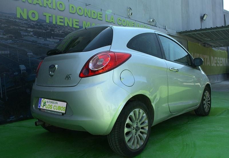 Usado Ford Ka Titanium 69 CV (50 kW) 2010 Gris Utilitario