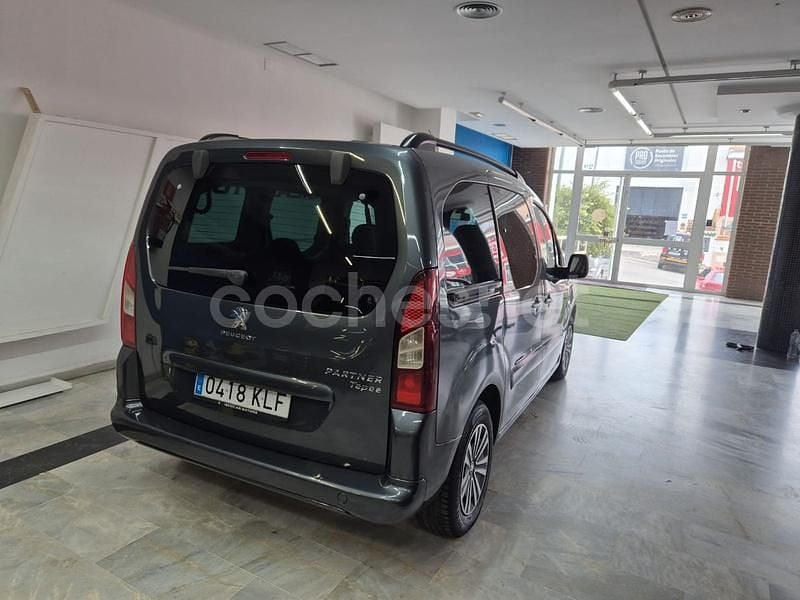 Usado Peugeot Partner Tepee Style 100 CV (73 kW) 2018 Negro Monovolumen
