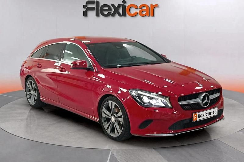 Rojo Usado 2017 Mercedes CLA200 Shooting Brake Familiar | 16.490 € (Precio justo) - Imagen 1/4