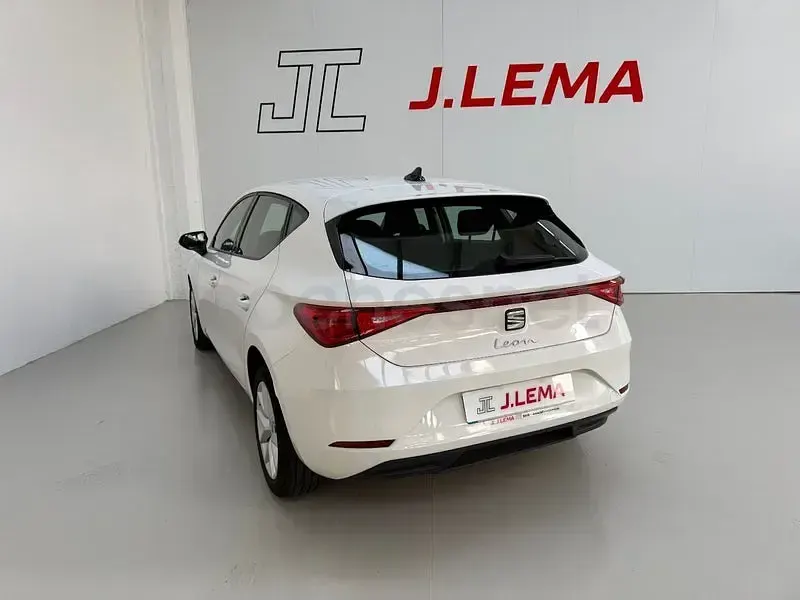 Usado Seat Leon Style 115 CV (84 kW) 2021 Blanco Berlina