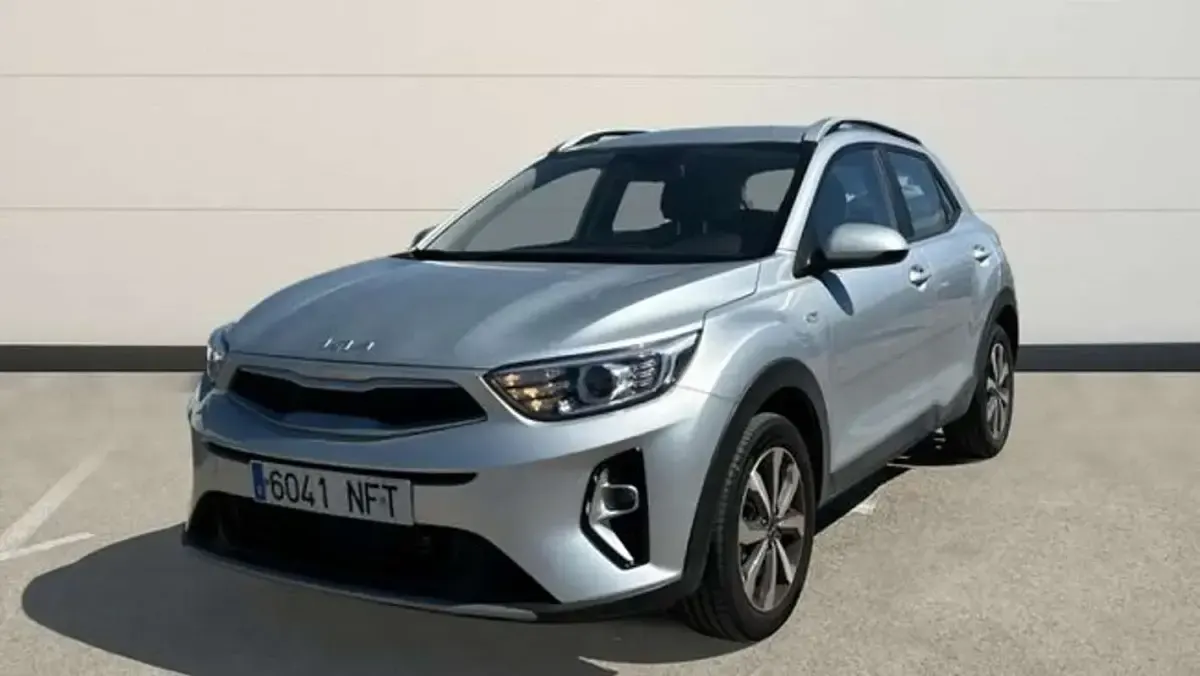 Usado Kia Stonic 101 CV (74 kW) 2025 Plateado SUV
