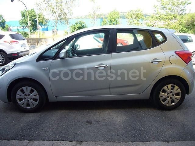 Usado Hyundai ix20 Classic 77 CV (56 kW) 2011 Gris / plata Utilitario