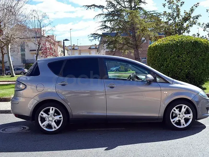 Usado Seat Toledo Sport 140 CV (102 kW) 2007 Gris / plata Utilitario
