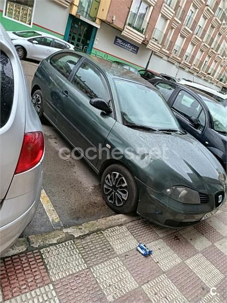 Usado Seat Ibiza Stella 64 CV (47 kW) 2002 Verde Utilitario