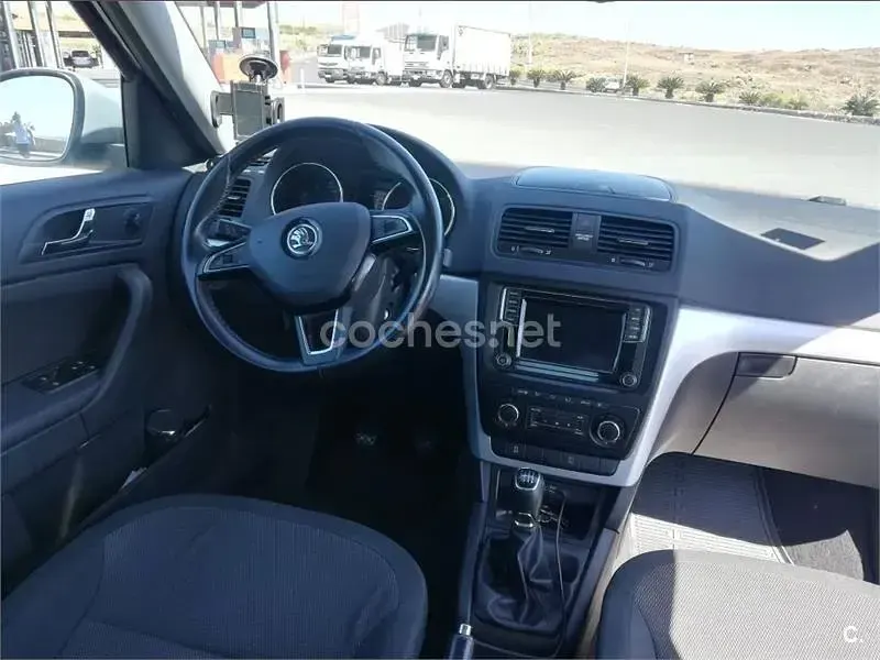 Usado Skoda Yeti Elegance 105 CV (77 kW) 2015 Gris / plata SUV