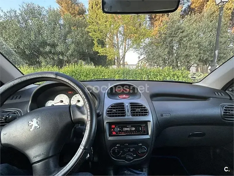 Używany Peugeot 206 75 KM (55 kW) 2004 Czarny Sedan/Limuzyna