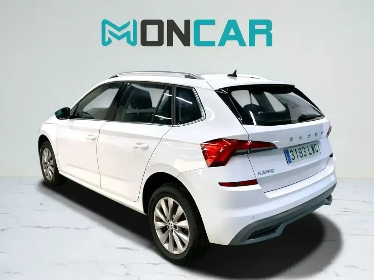 Usado Skoda Kamiq 110 CV (80 kW) 2022 Blanco SUV