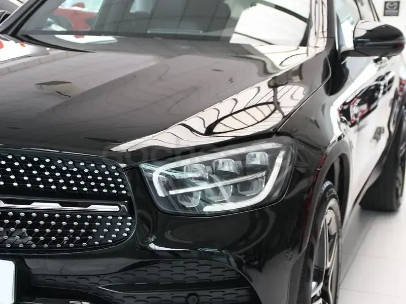 Usado Mercedes GLC300e 320 CV (235 kW) 2021 Negro SUV