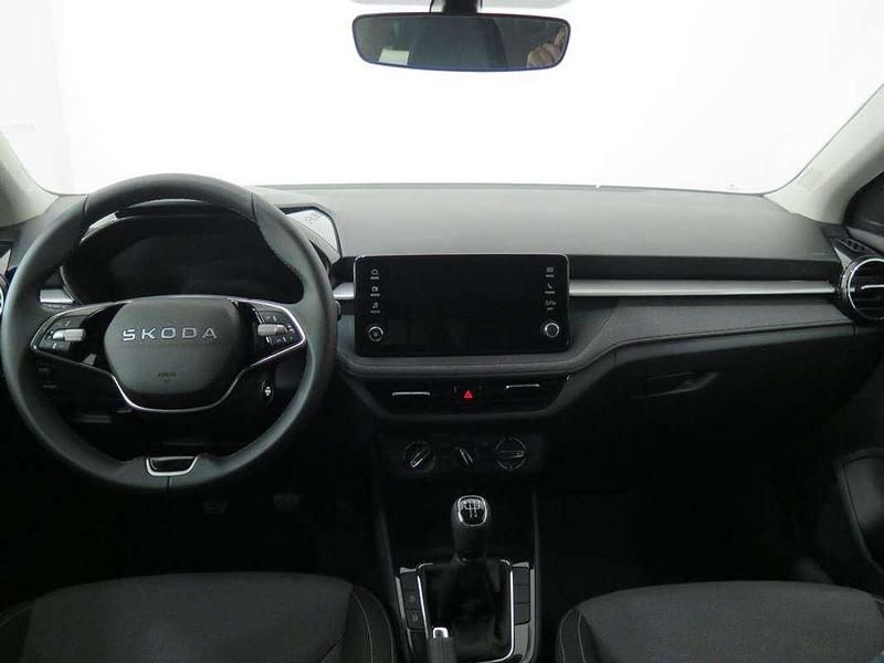 Usado Skoda Fabia 95 CV (69 kW) 2025 Gris Utilitario