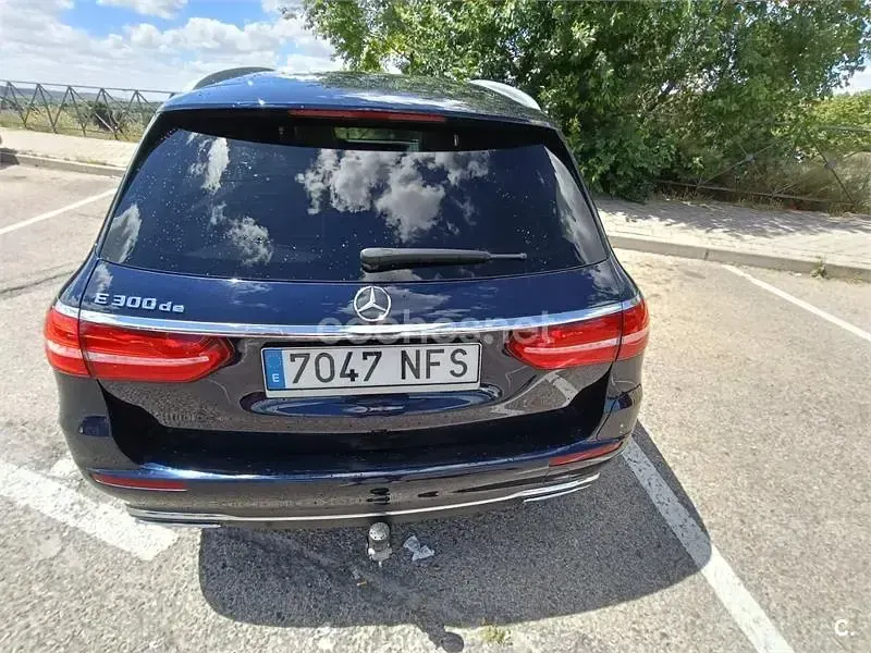 Usado Mercedes E300 306 CV (225 kW) 2020 Azul Familiar