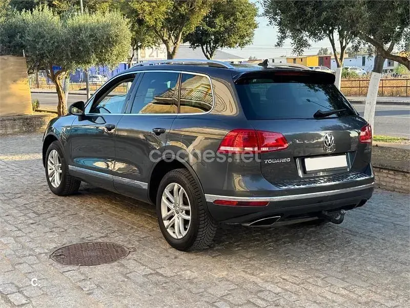 Usado VW Touareg R-line 262 CV (192 kW) 2016 Gris / plata SUV