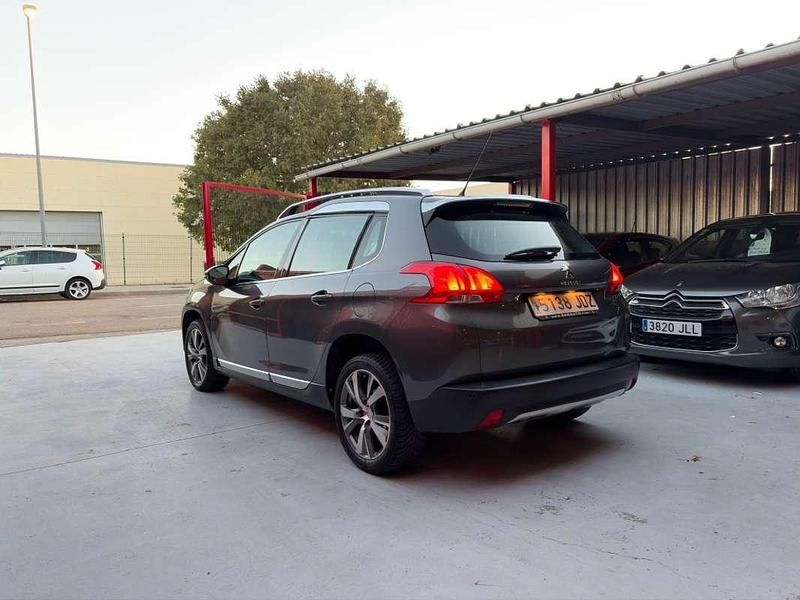 Usado Peugeot 2008 Allure 92 CV (67 kW) 2015 Gris / plata SUV