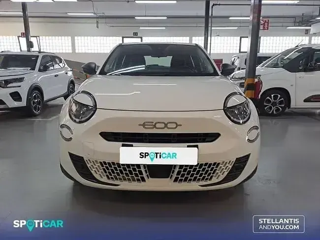 Usado Fiat 600 Pop 110 CV (80 kW) 2025 Blanco SUV
